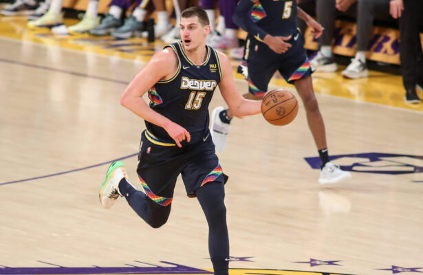Der Serbe Nikola Jokic wird zum zweiten Mal infolge als wertvollster Spieler der NBA ausgezeichnet.