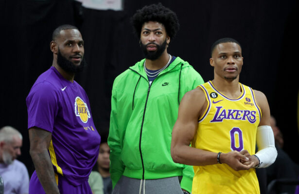 Phoenix Suns v Los Angeles Lakers